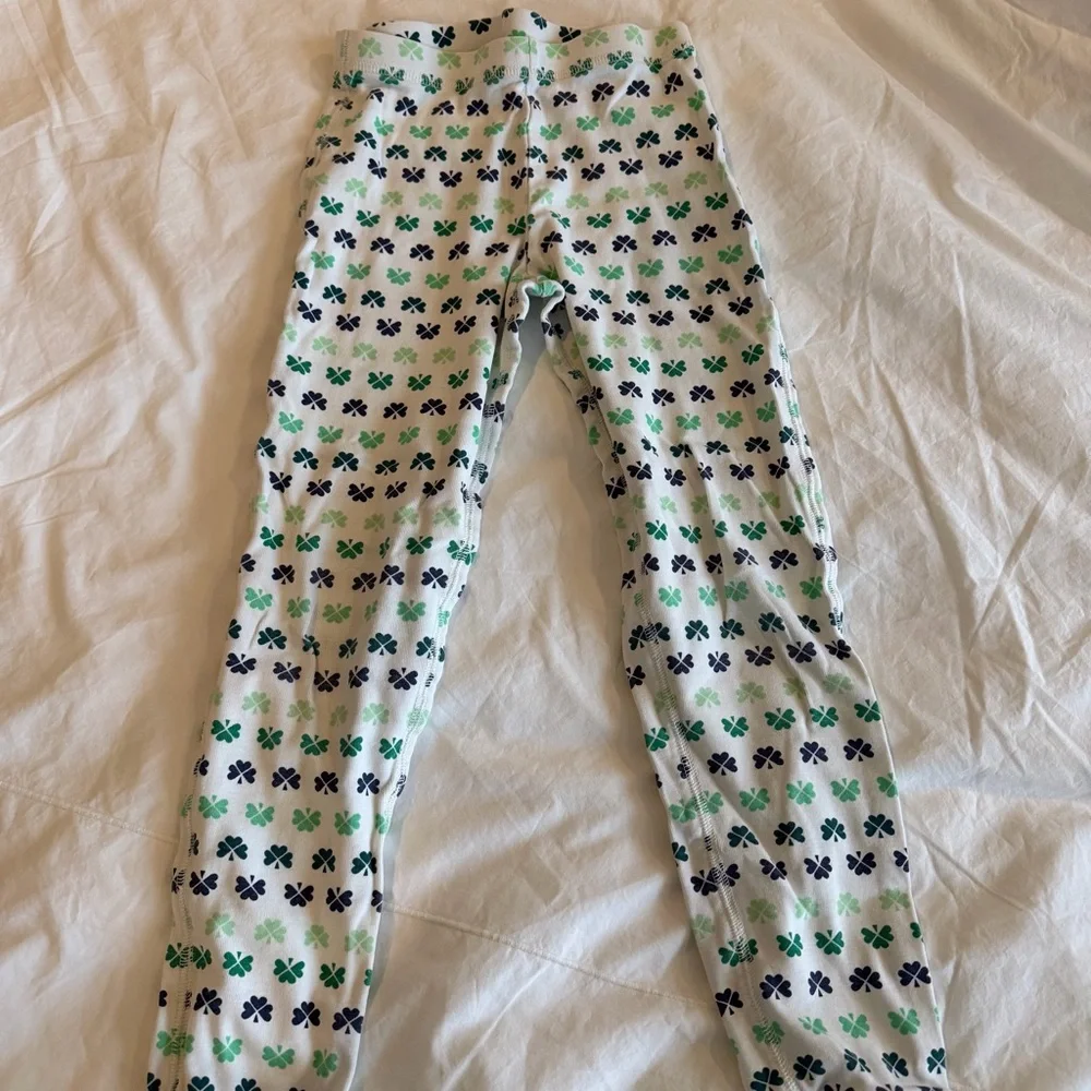 Primary Kids St. Patrick’s Pajama Set  Clover Shamrock Design Size 8-9 Years
